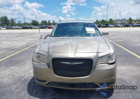 2017 Chrysler 300C z USA, uszkodzony, nr VIN 2C3CCAEG6HH590863